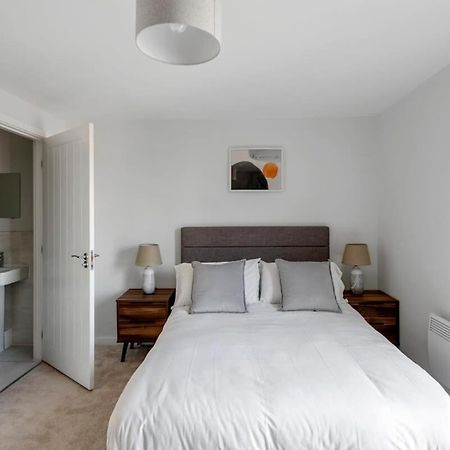Spacious 1 Bedroom Apartment In A Converted Mill リーズ エクステリア 写真
