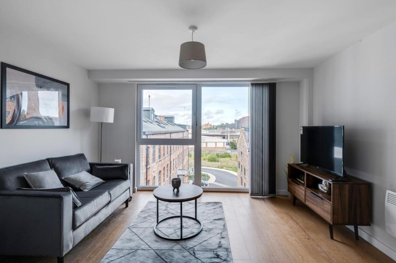 Spacious 1 Bedroom Apartment In A Converted Mill リーズ エクステリア 写真