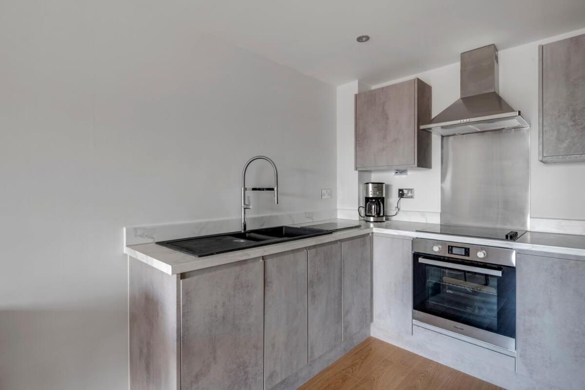 Spacious 1 Bedroom Apartment In A Converted Mill リーズ エクステリア 写真