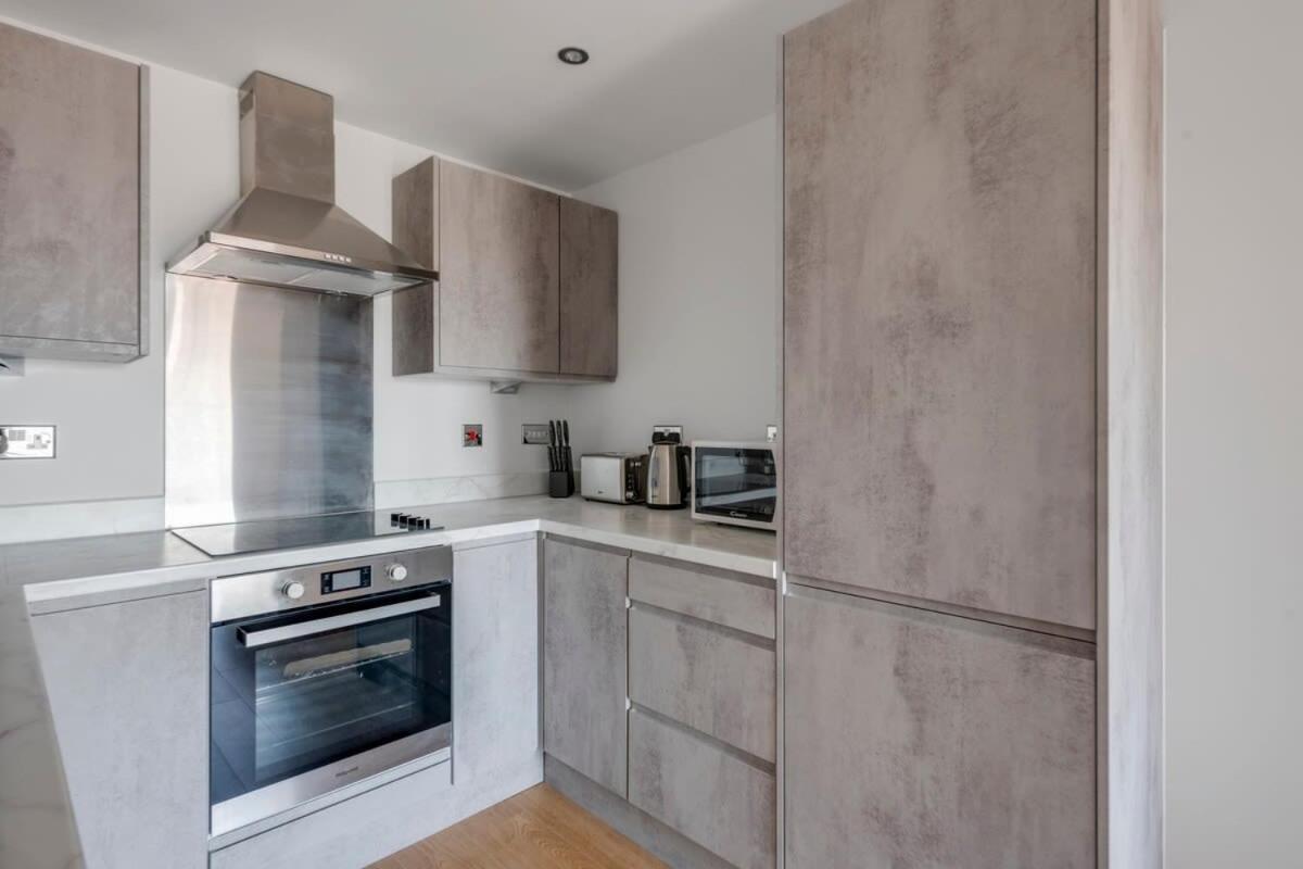 Spacious 1 Bedroom Apartment In A Converted Mill リーズ エクステリア 写真