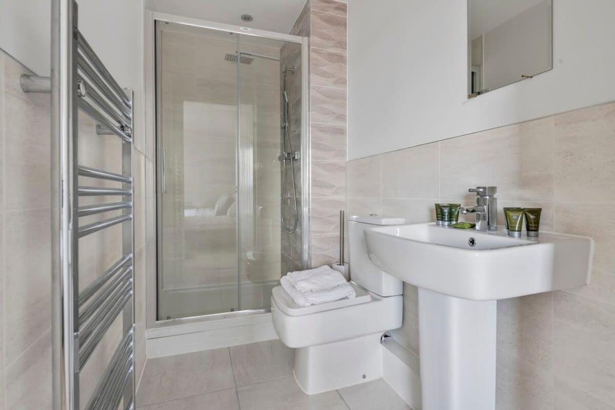 Spacious 1 Bedroom Apartment In A Converted Mill リーズ エクステリア 写真