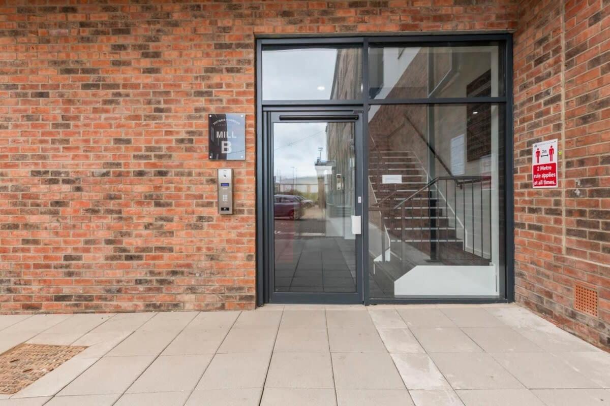 Spacious 1 Bedroom Apartment In A Converted Mill リーズ エクステリア 写真
